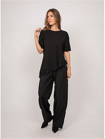 Camiseta oversize asimétrica con ribete de encaje forinel