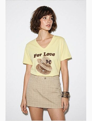 Camiseta oversize con cuello de pico y estampado lucci