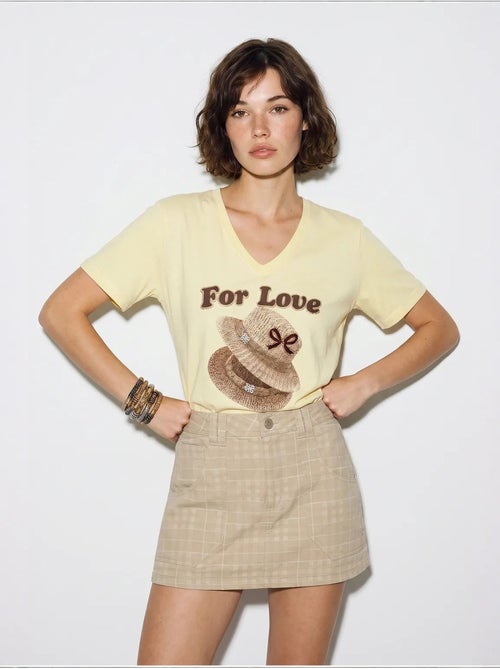 Camiseta oversize con cuello de pico y estampado lucci - Kiabi Camiseta oversize con cuello de pico y estampado lucci - Kiabi