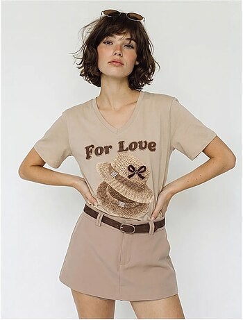 Camiseta oversize con cuello de pico y estampado lucci