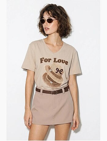Camiseta oversize con cuello de pico y estampado lucci