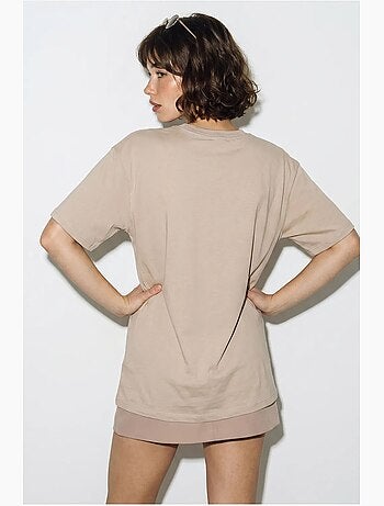 Camiseta oversize con cuello de pico y estampado lucci