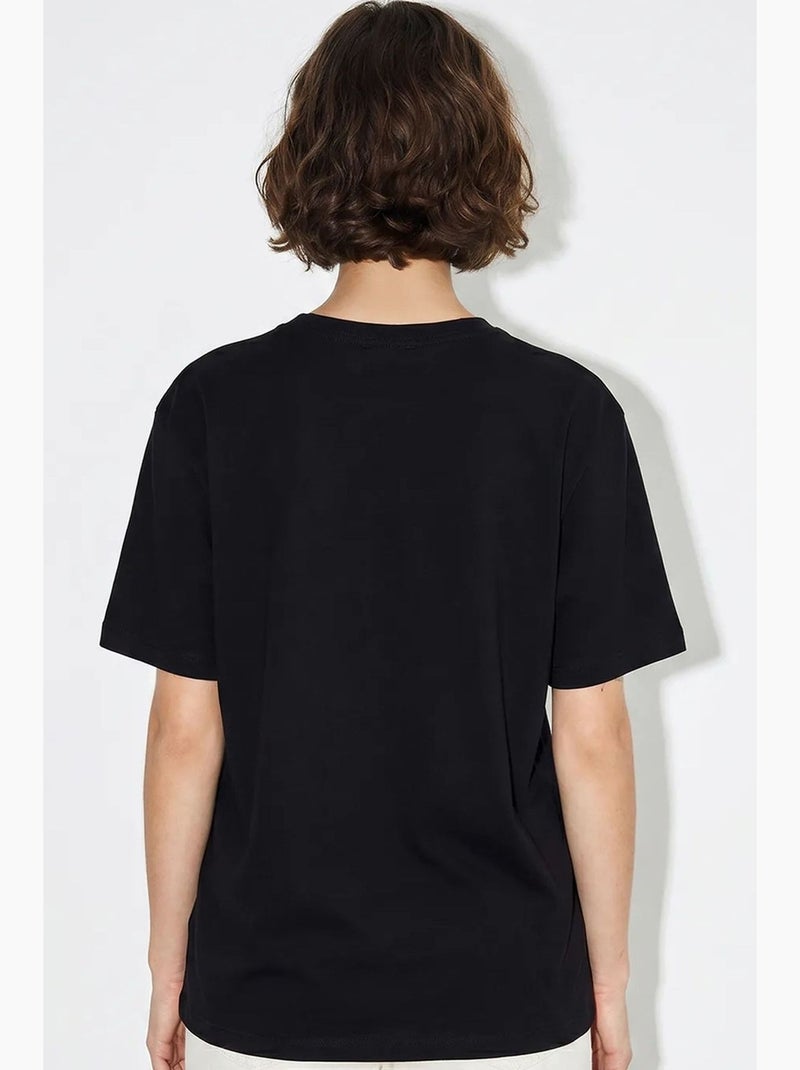 Camiseta oversize con cuello de pico y estampado lucci Negro - Kiabi