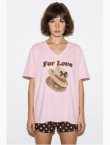 Camiseta oversize con cuello de pico y estampado lucci
