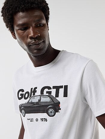 Camiseta que rinde homenaje al 'Golf GTI' de 'Volkswagen'