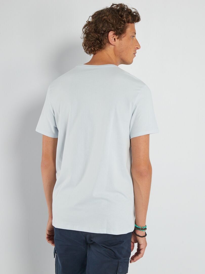 AMORA WH. Camiseta Unissex De Corte Regular