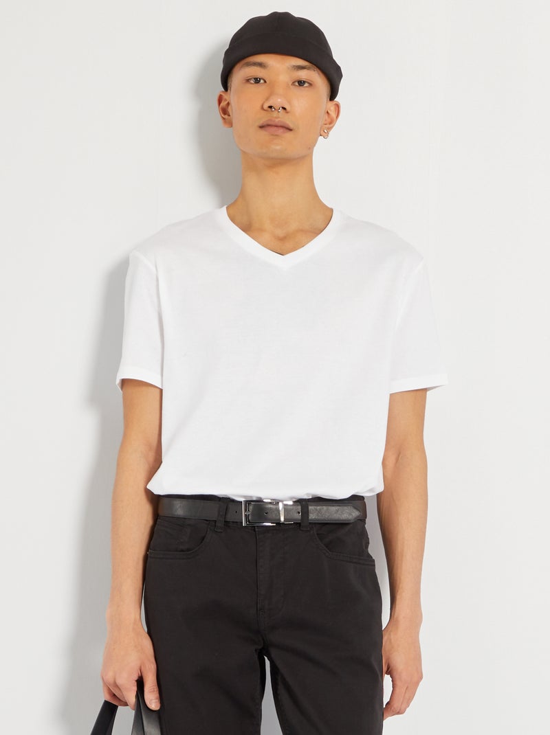 Camiseta regular de algodón con cuello de pico blanco - Kiabi