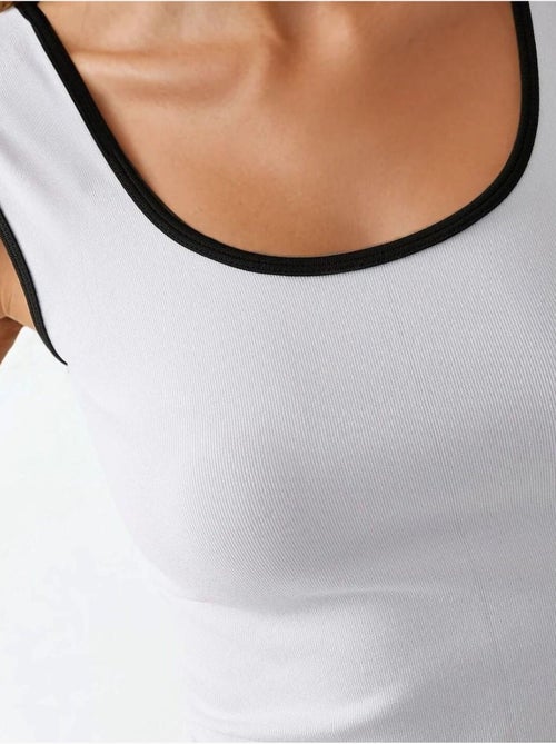 Camiseta sin mangas ajustada con cuello redondo y contraste hiccup - Kiabi Camiseta sin mangas ajustada con cuello redondo y contraste hiccup - Kiabi
