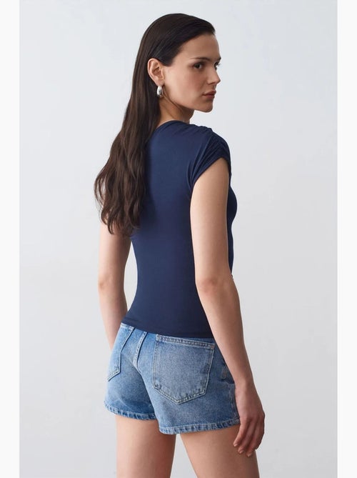 Camiseta sin mangas asimétrica detalle lazo dilvin - Kiabi Camiseta sin mangas asimétrica detalle lazo dilvin - Kiabi