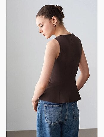 Camiseta sin mangas de crepé con volante peplum dilvin