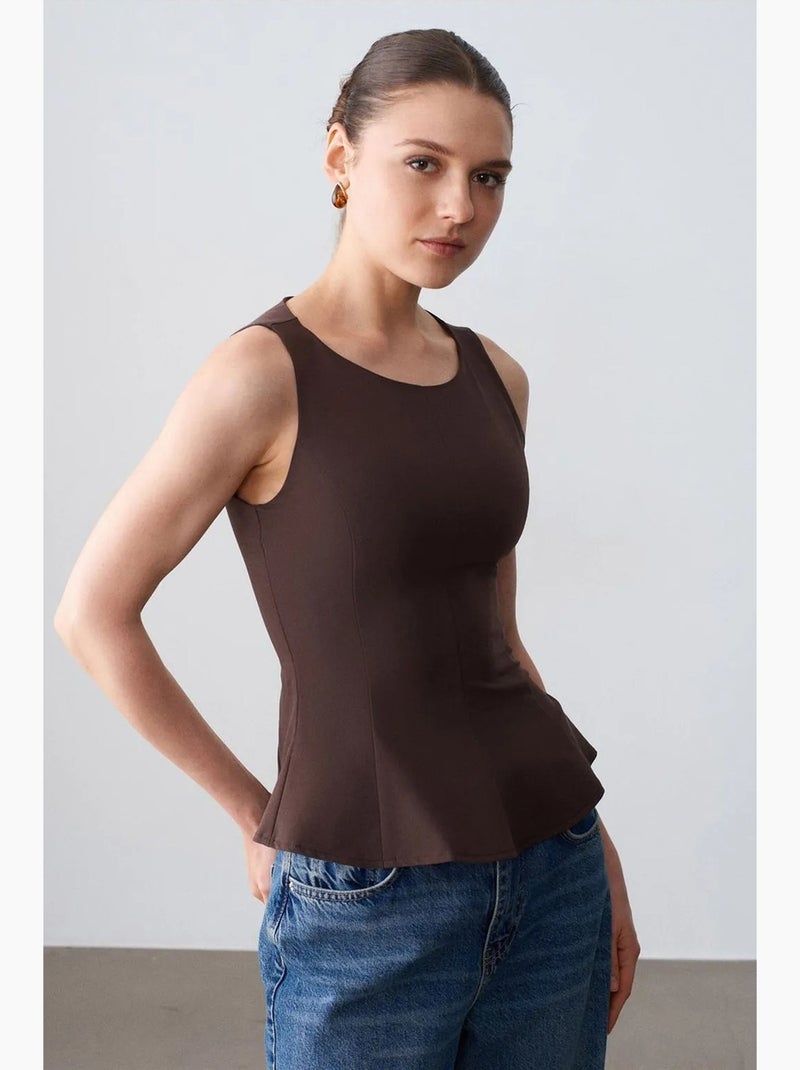 Camiseta sin mangas de crepé con volante peplum dilvin Marrón chocolate - Kiabi