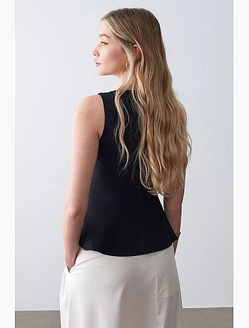 Camiseta sin mangas de crepé con volante peplum dilvin