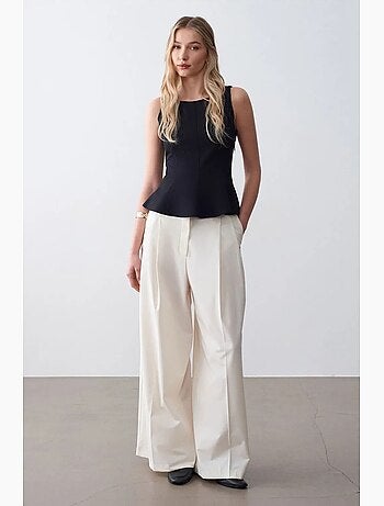 Camiseta sin mangas de crepé con volante peplum dilvin