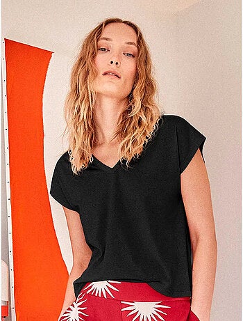 Camiseta sisa con escote pico en algodón y modal