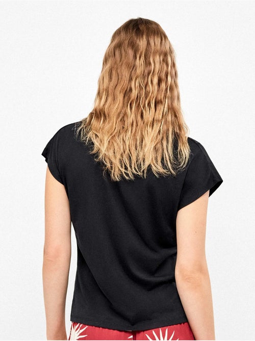 Camiseta sisa con escote pico en algodón y modal - Kiabi Camiseta sisa con escote pico en algodón y modal - Kiabi