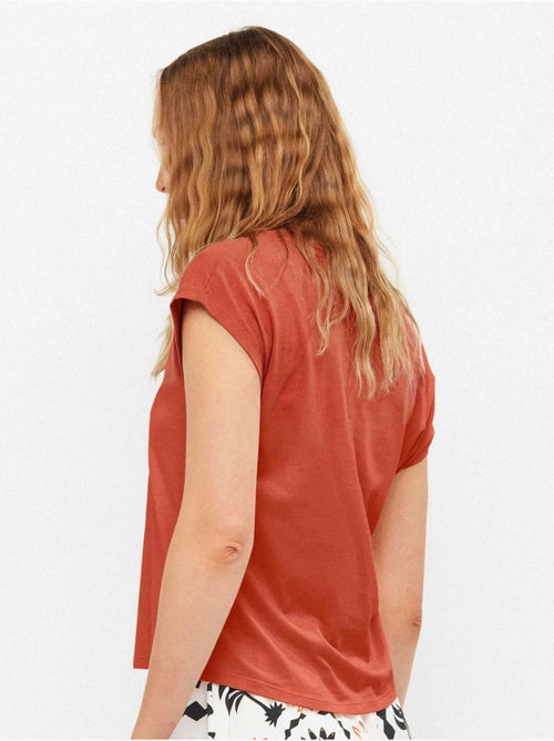 Camiseta sisa con escote pico en algodón y modal - Kiabi Camiseta sisa con escote pico en algodón y modal - Kiabi