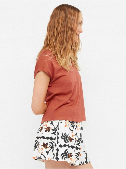 Camiseta sisa con escote pico en algodón y modal - Kiabi Camiseta sisa con escote pico en algodón y modal - Kiabi