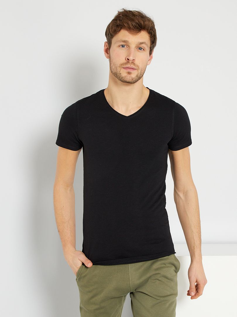 Camiseta slim con cuello de pico Negro - Kiabi
