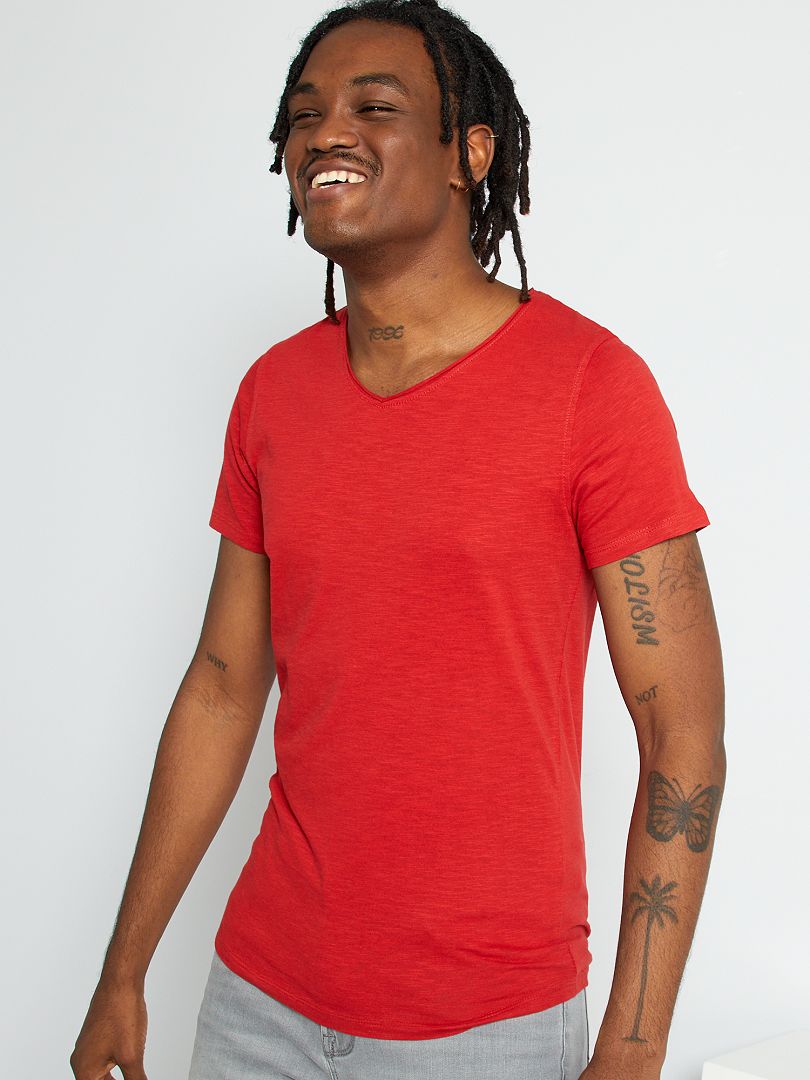 Camiseta slim con cuello de pico rojo bombero - Kiabi
