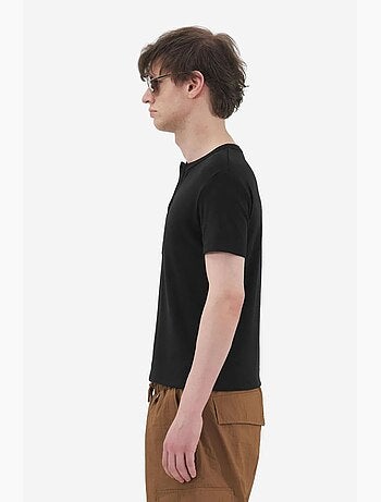Camiseta slim fit con cuello redondo y botones giesto