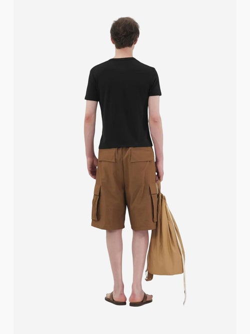Camiseta slim fit con cuello redondo y botones giesto - Kiabi Camiseta slim fit con cuello redondo y botones giesto - Kiabi