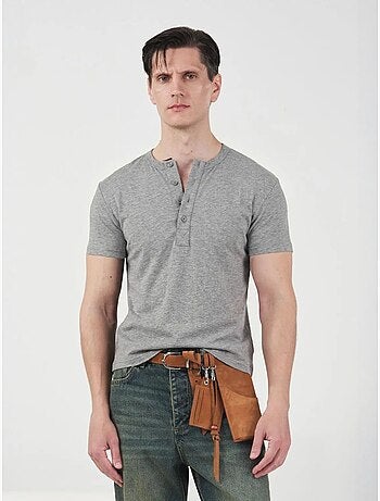 Camiseta slim fit de cuello redondo con botones giesto