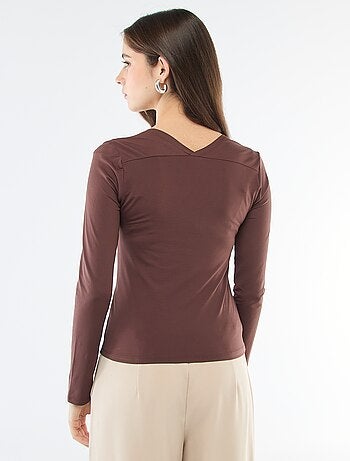 Camiseta stretch lisa de manga larga y cuello cuadrado