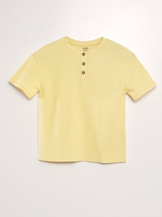 Camiseta texturizada con cuello panadero