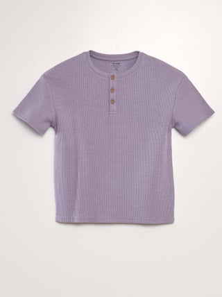 Camiseta texturizada con cuello panadero