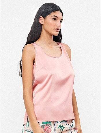Camiseta tirantes cuello con tejido de satén
