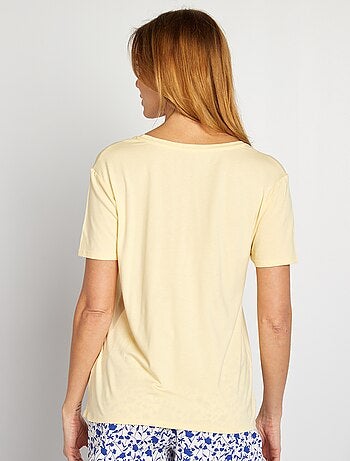 Camiseta vaporosa con cuello de pico