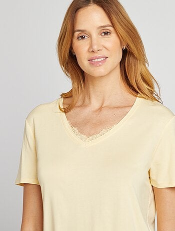 Camiseta vaporosa con cuello de pico