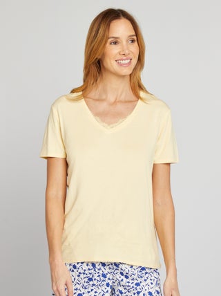 Camiseta vaporosa con cuello de pico