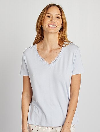 Camiseta vaporosa con cuello de pico