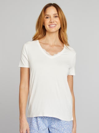 Camiseta vaporosa con cuello de pico