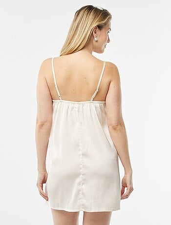 Camisón satinado con encaje
