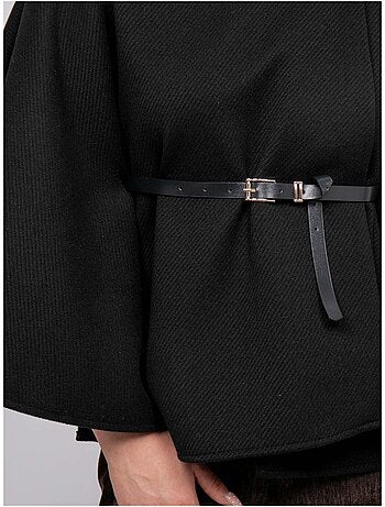 Capa con cinturón, cuello alto y mangas acampanadas urolie