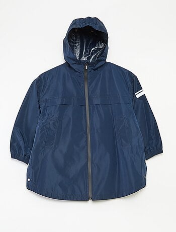 Capa de lluvia con capucha