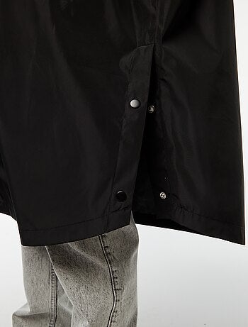 Capa de lluvia impermeable con capucha