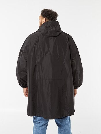 Capa de lluvia larga con capucha