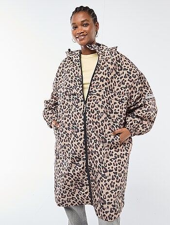 Capa de lluvia repelente al agua con capucha