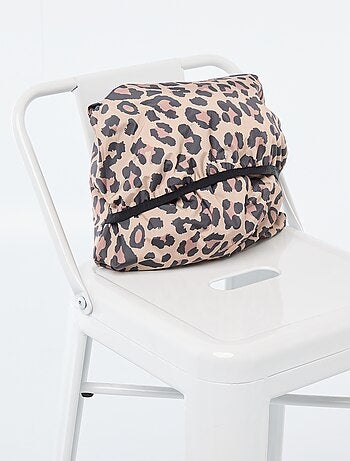 Capa de lluvia repelente al agua con capucha