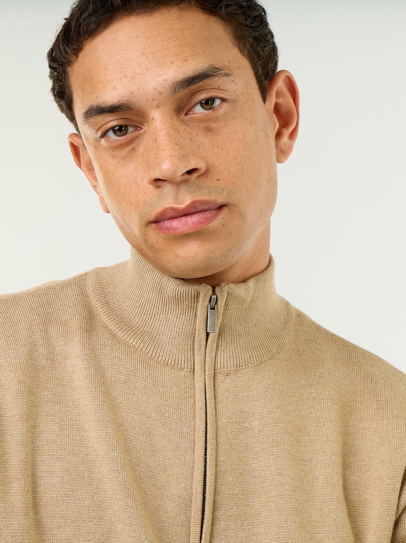 Cárdigan con cremallera y cuello alto Beige - Kiabi