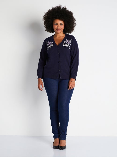 Cárdigan corto bordado, abotonado, con cuello de pico liso suave - Kiabi