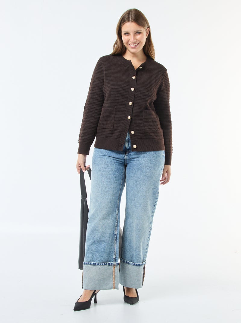 Cárdigan de punto gofrado con botones dorados Marron - Kiabi