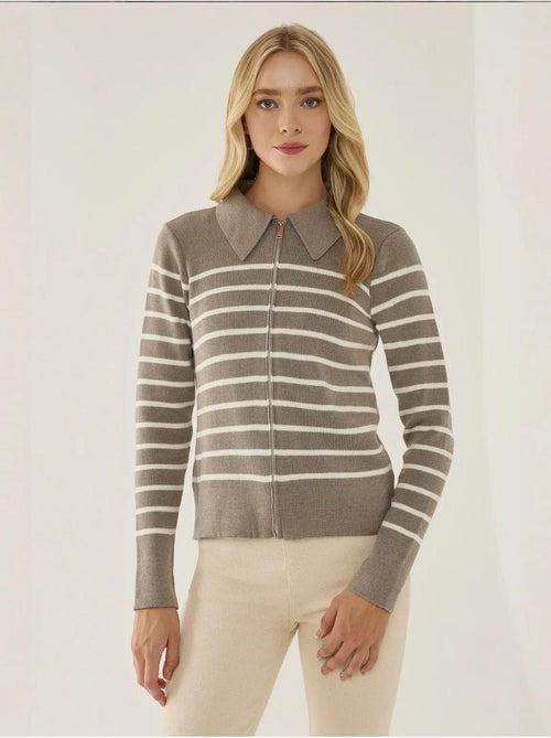 Cárdigan de rayas con cremallera y cuello camisero - Kiabi Cárdigan de rayas con cremallera y cuello camisero - Kiabi