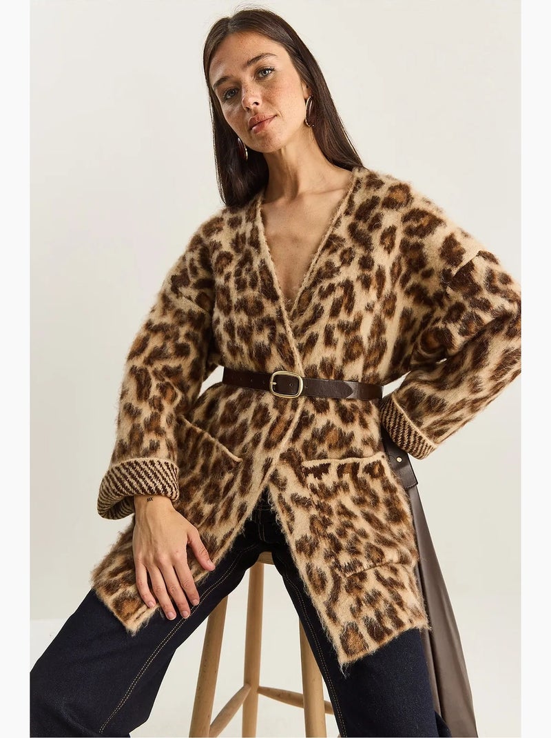 Cárdigan largo extragrande con estampado de leopardo y bolsillos lucci Marrón chocolate - Kiabi