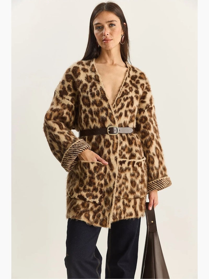 Cárdigan largo extragrande con estampado de leopardo y bolsillos lucci Marrón chocolate - Kiabi