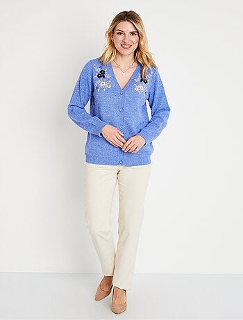 Cárdigan liso suave con cuello de pico, cierre corto de botones y bordado - Afibel