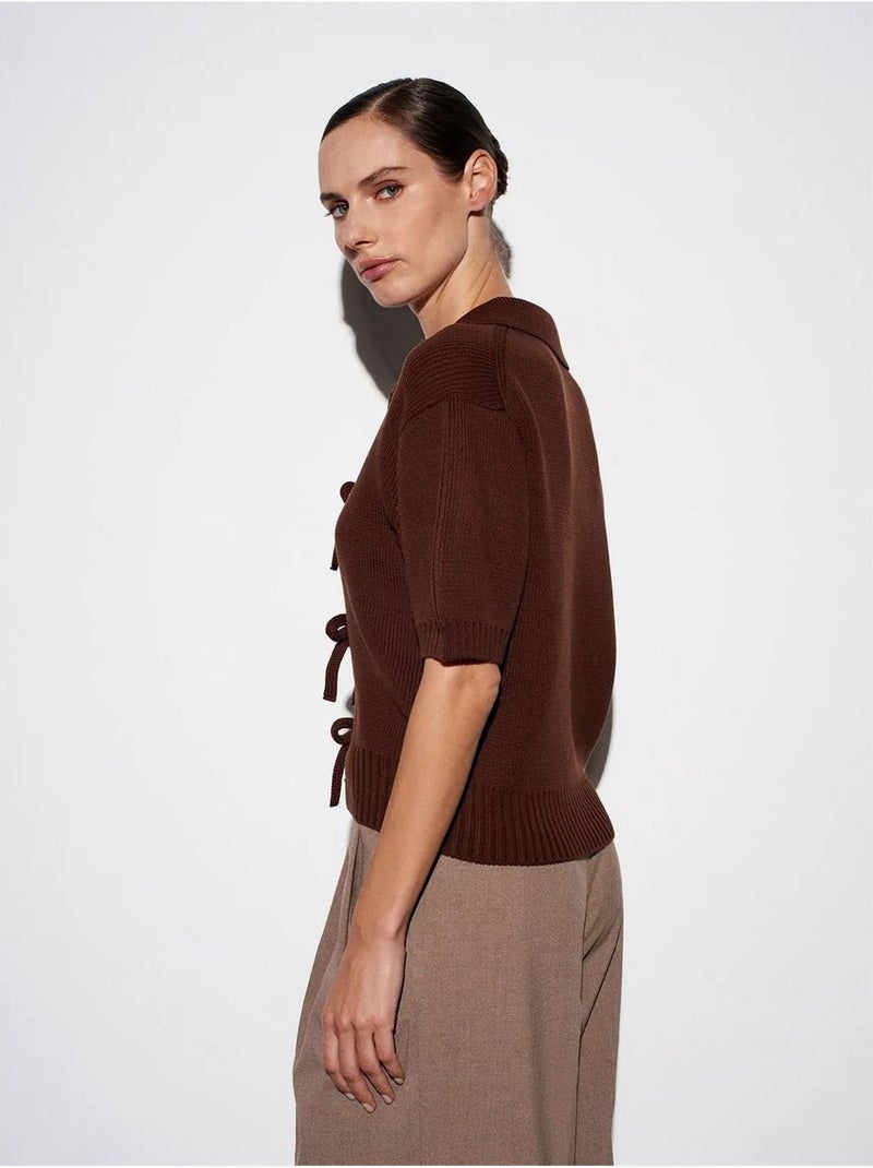Cárdigan tipo polo de mujer de acrílico acanalado con lazada frontal Marrón chocolate - Kiabi